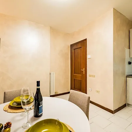 Апартаменты Maison De La Dame